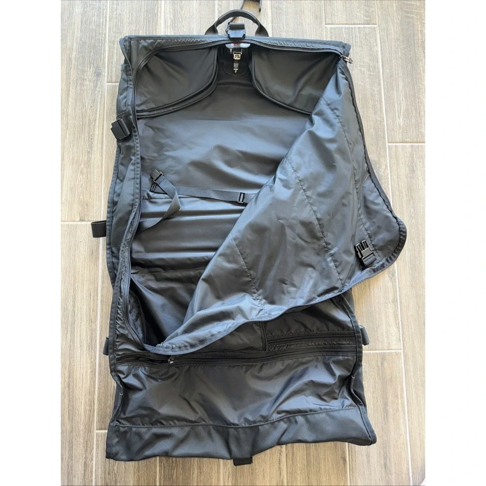 TUMI Black Bi-fold Garment Bag Suiter‎ Luggage Shoulder Strap Hook